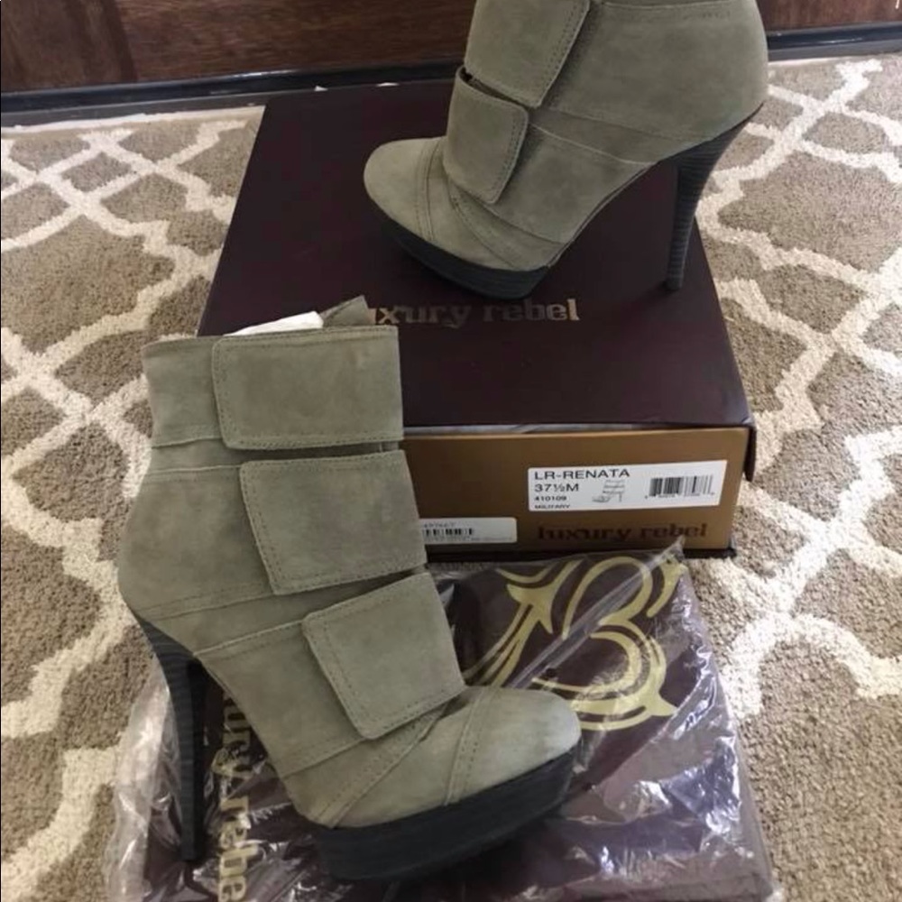 NIB Luxury Rebel Renata Suede Booties size 7.5